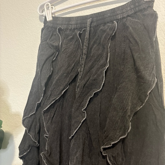 EARTHBOUND distressed black charcoal Maxi Skirt with Ruffles Small - Picture 2 of 5